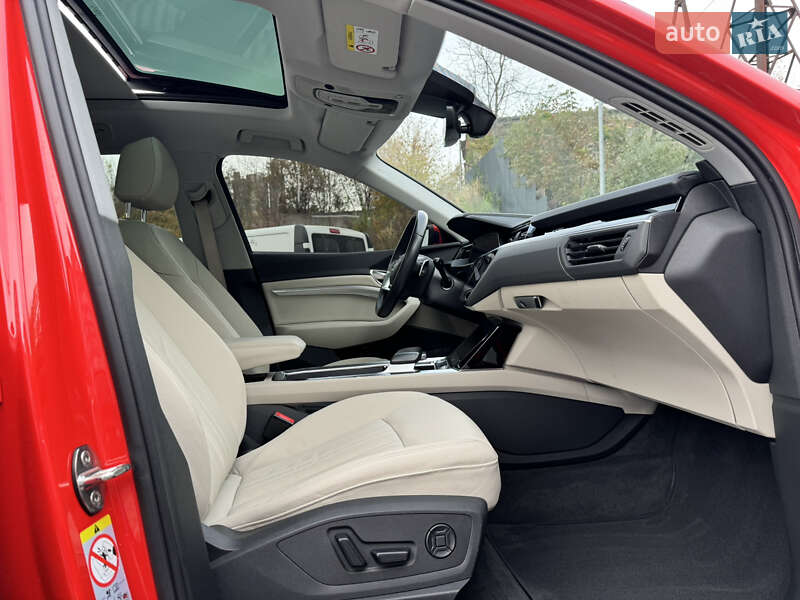 Позашляховик / Кросовер Audi e-tron 2022 в Львові фото 31 Позашляховик / Кросовер Audi e-tron 2022 в Львові