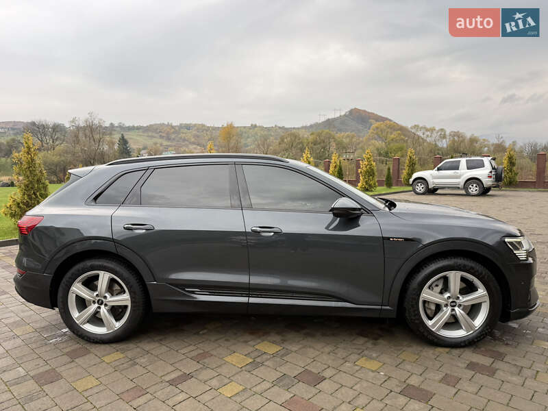 Внедорожник / Кроссовер Audi e-tron 2019 в Сваляве