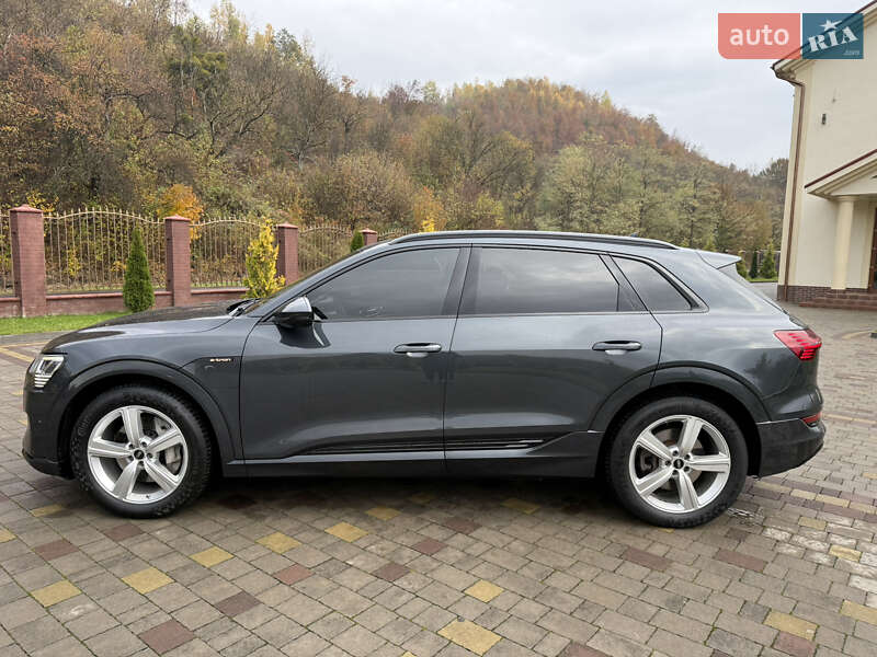 Внедорожник / Кроссовер Audi e-tron 2019 в Сваляве