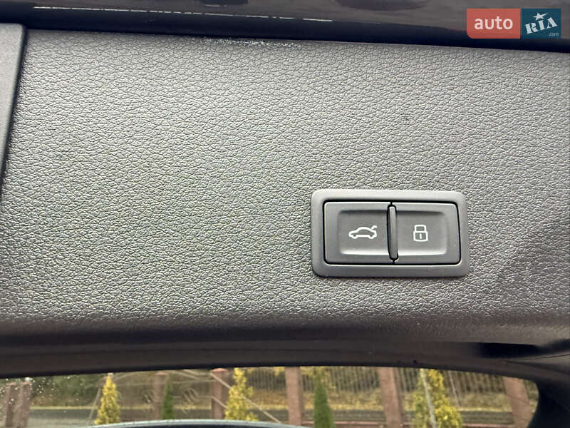 Внедорожник / Кроссовер Audi e-tron 2019 в Сваляве