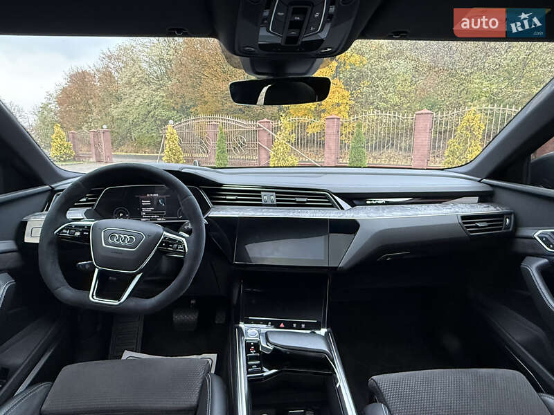 Внедорожник / Кроссовер Audi e-tron 2019 в Сваляве
