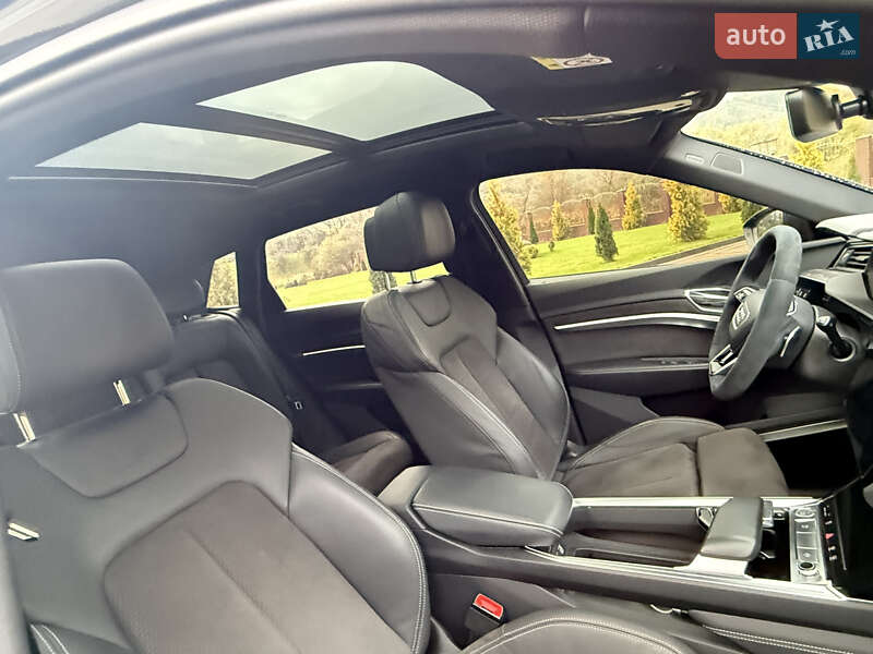 Внедорожник / Кроссовер Audi e-tron 2019 в Сваляве