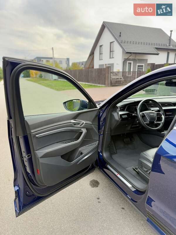 Внедорожник / Кроссовер Audi e-tron 2022 в Киеве фото 62 Внедорожник / Кроссовер Audi e-tron 2022 в Киеве