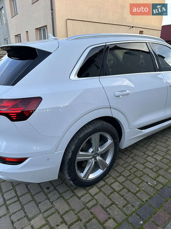 Позашляховик / Кросовер Audi e-tron 2019 в Львові фото 15 Позашляховик / Кросовер Audi e-tron 2019 в Львові