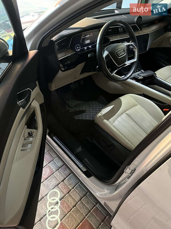 Позашляховик / Кросовер Audi e-tron 2019 в Львові фото 34 Позашляховик / Кросовер Audi e-tron 2019 в Львові