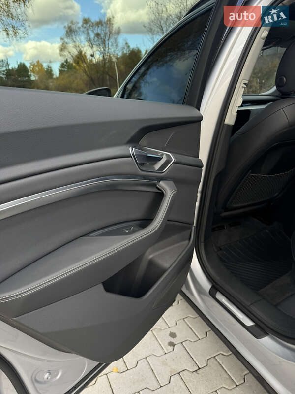 Позашляховик / Кросовер Audi e-tron 2022 в Львові фото 88 Позашляховик / Кросовер Audi e-tron 2022 в Львові