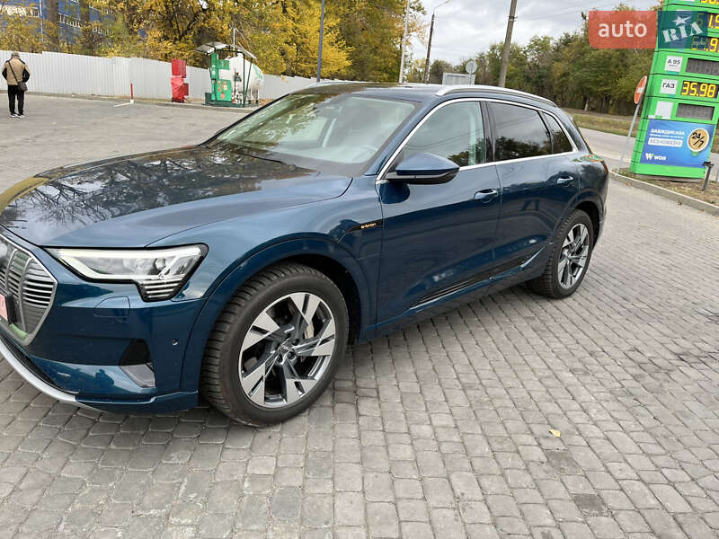 Внедорожник / Кроссовер Audi e-tron 2020 в Днепре
