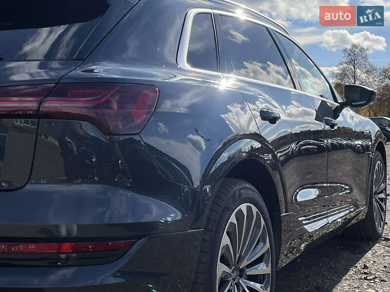 Позашляховик / Кросовер Audi e-tron 2022 в Луцьку