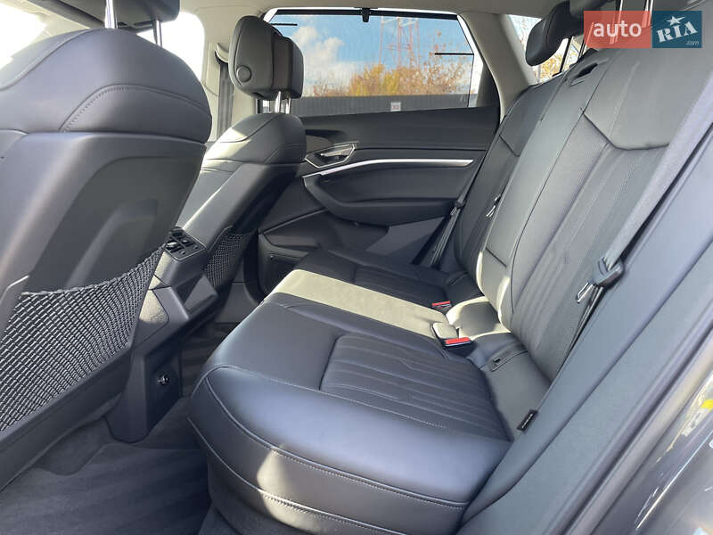 Позашляховик / Кросовер Audi e-tron 2022 в Луцьку