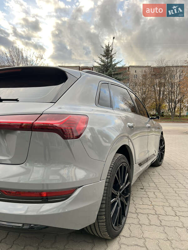 Позашляховик / Кросовер Audi e-tron 2020 в Києві