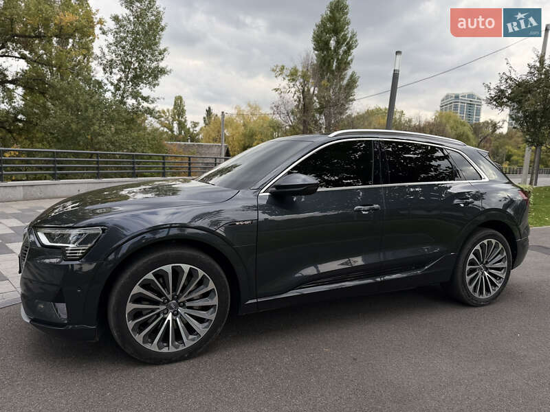 Позашляховик / Кросовер Audi e-tron 2020 в Дніпрі