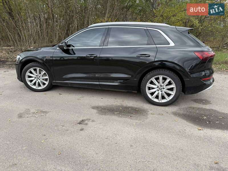 Внедорожник / Кроссовер Audi e-tron 2019 в Киеве