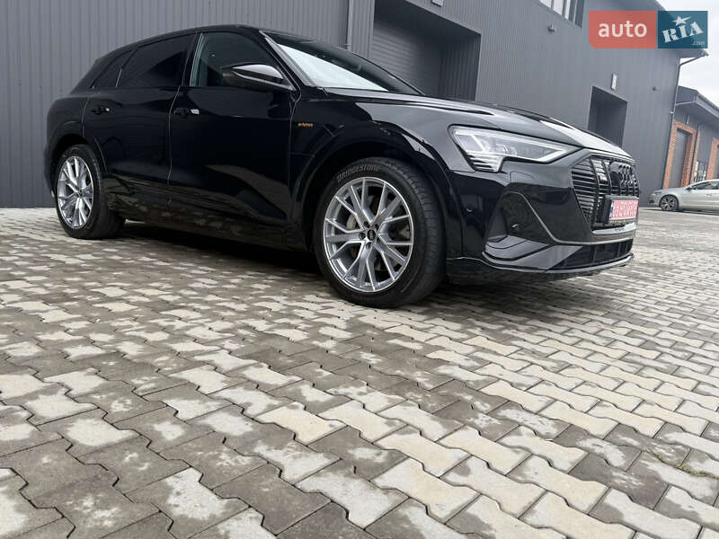 Позашляховик / Кросовер Audi e-tron 2022 в Іршаві