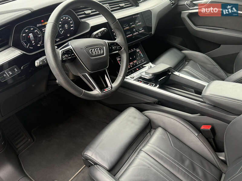 Позашляховик / Кросовер Audi e-tron 2022 в Іршаві