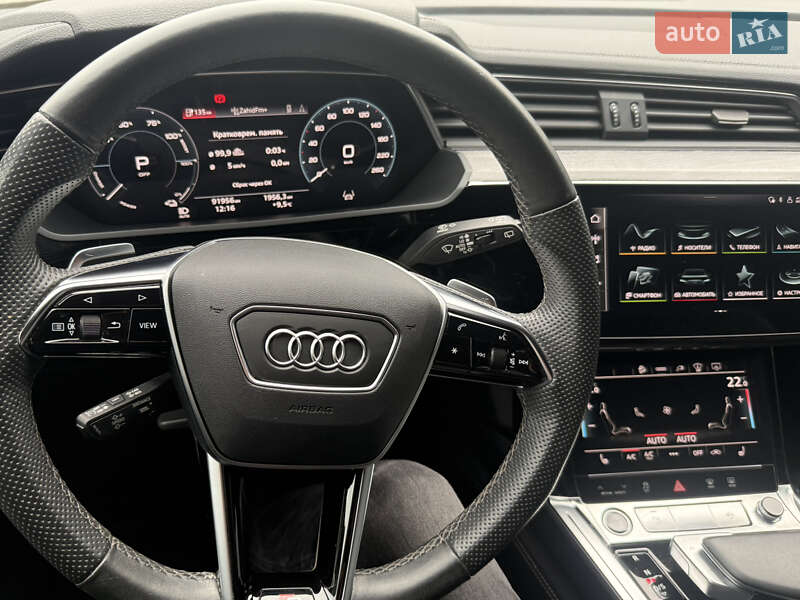 Позашляховик / Кросовер Audi e-tron 2022 в Іршаві