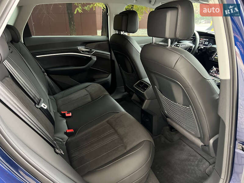 Внедорожник / Кроссовер Audi e-tron 2022 в Днепре