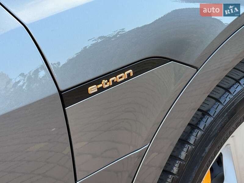 Позашляховик / Кросовер Audi e-tron 2019 в Рівному