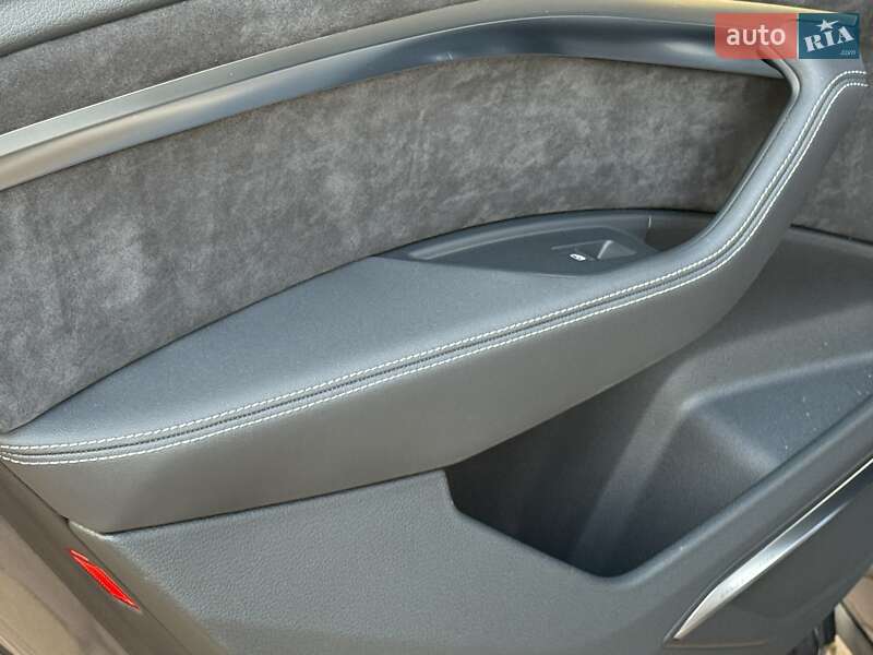 Позашляховик / Кросовер Audi e-tron 2019 в Рівному