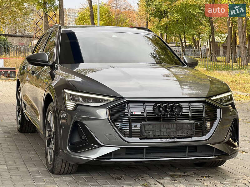 Позашляховик / Кросовер Audi e-tron 2022 в Дніпрі