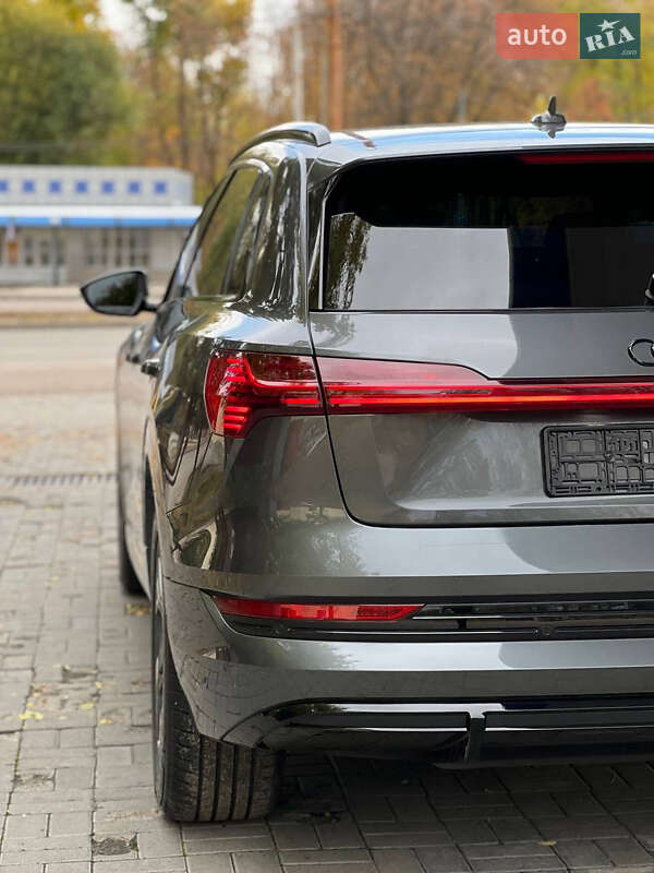 Позашляховик / Кросовер Audi e-tron 2022 в Дніпрі