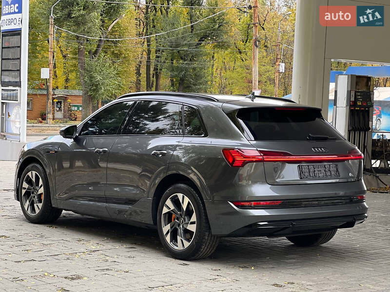 Позашляховик / Кросовер Audi e-tron 2022 в Дніпрі
