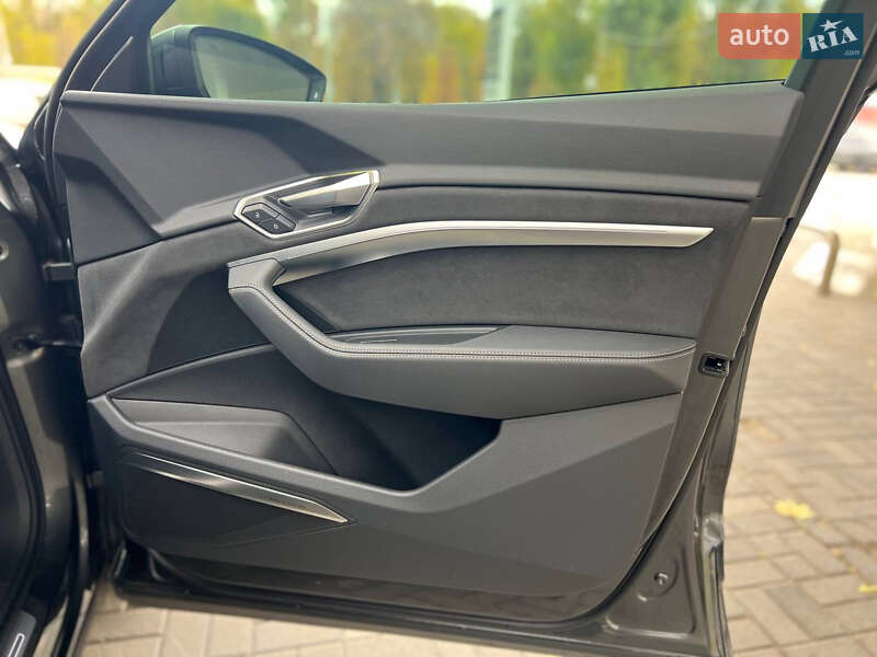 Позашляховик / Кросовер Audi e-tron 2022 в Дніпрі