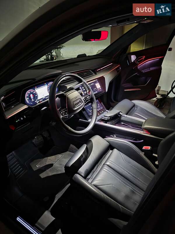 Внедорожник / Кроссовер Audi e-tron 2019 в Одессе фото 8 Внедорожник / Кроссовер Audi e-tron 2019 в Одессе