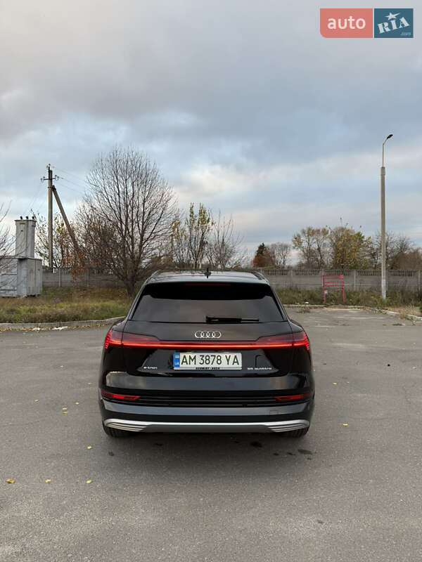 Позашляховик / Кросовер Audi e-tron 2022 в Бердичеві
