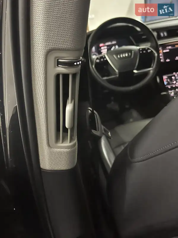 Audi e-tron 2018 VIN WAUZZZGE1KB002153 фото оголошення 27 з 71