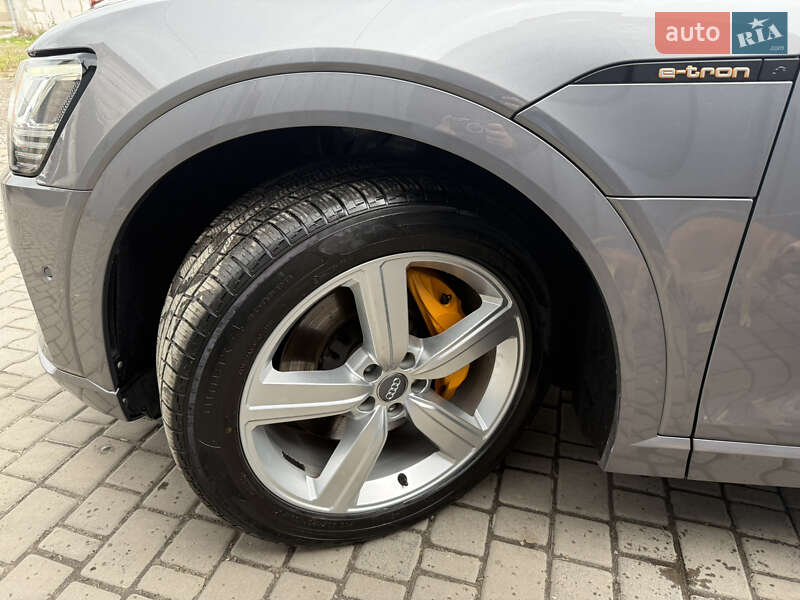 Позашляховик / Кросовер Audi e-tron 2019 в Рівному
