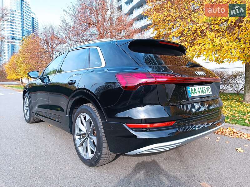 Внедорожник / Кроссовер Audi e-tron 2022 в Киеве