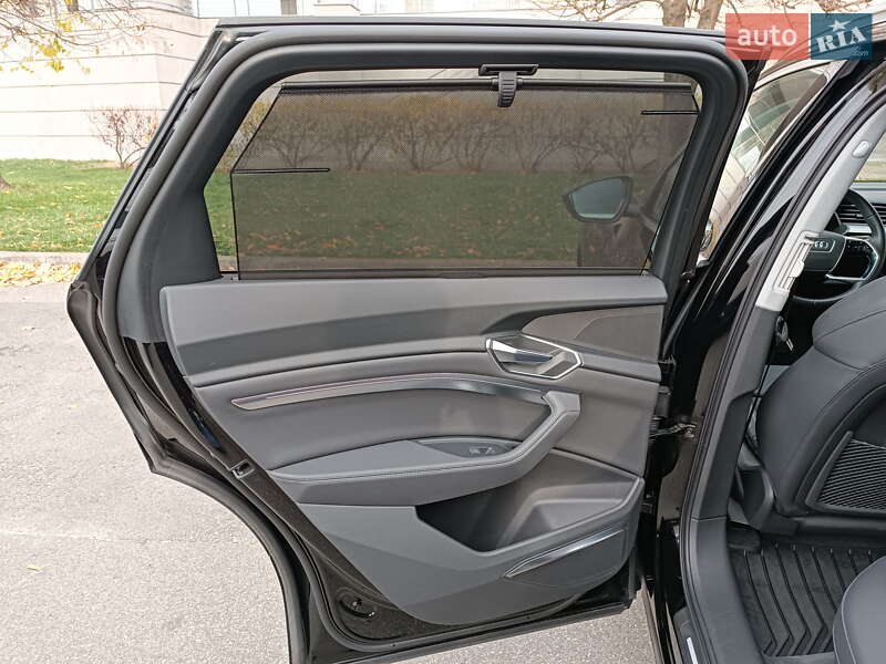 Внедорожник / Кроссовер Audi e-tron 2022 в Киеве