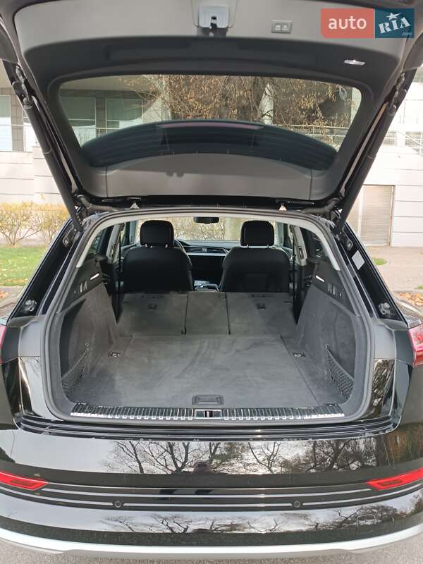 Внедорожник / Кроссовер Audi e-tron 2022 в Киеве