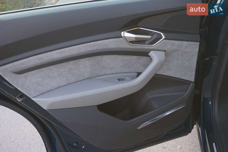 Позашляховик / Кросовер Audi e-tron 2020 в Києві