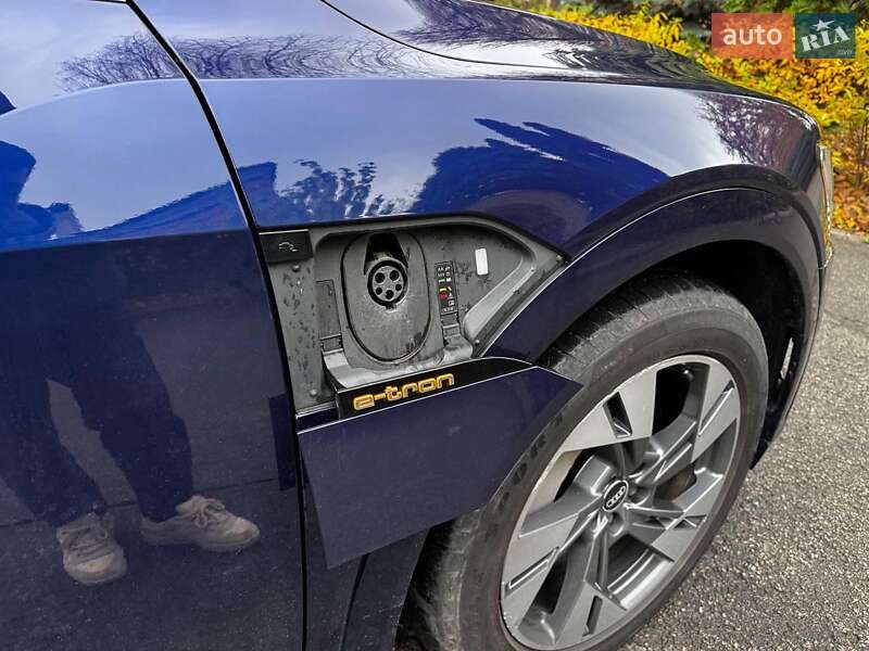 Позашляховик / Кросовер Audi e-tron 2020 в Києві