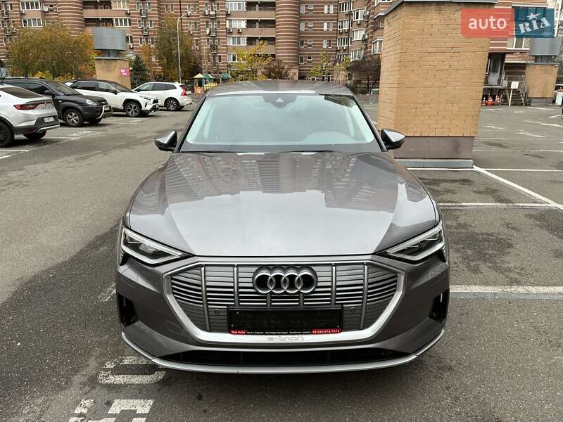 Позашляховик / Кросовер Audi e-tron 2022 в Києві