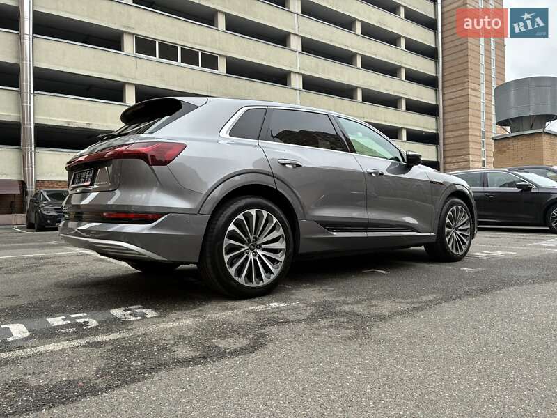 Позашляховик / Кросовер Audi e-tron 2022 в Києві