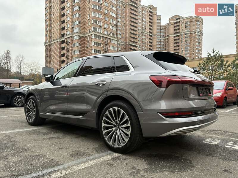 Позашляховик / Кросовер Audi e-tron 2022 в Києві