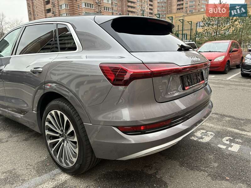 Позашляховик / Кросовер Audi e-tron 2022 в Києві