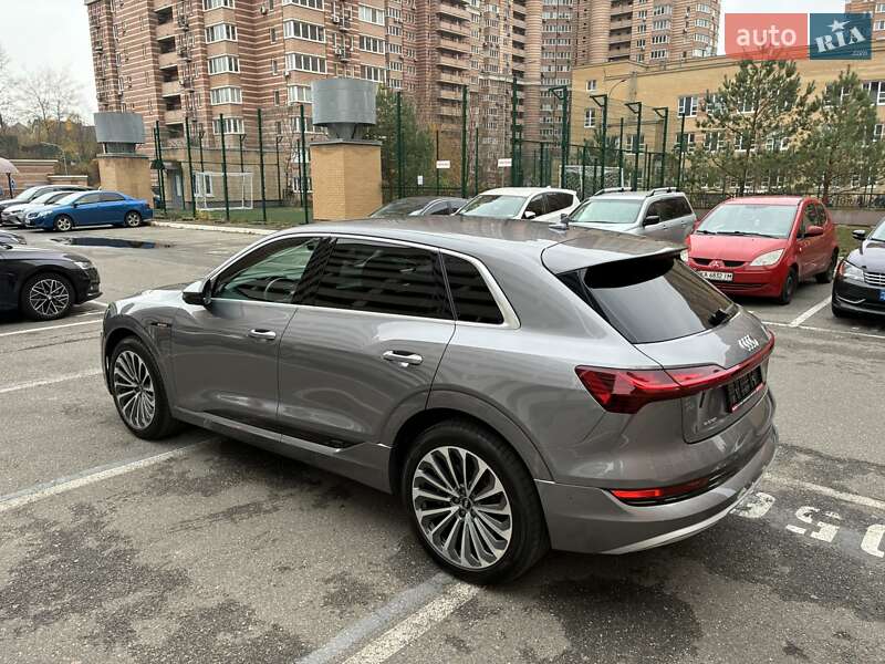 Позашляховик / Кросовер Audi e-tron 2022 в Києві