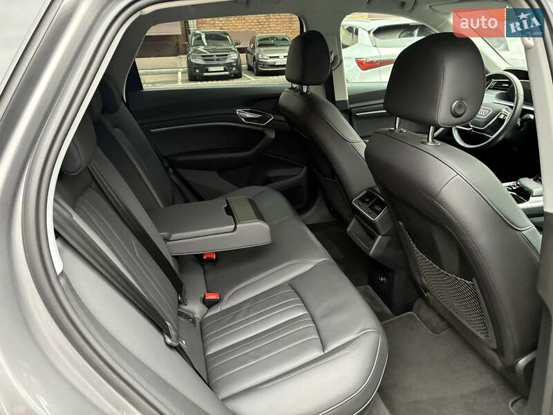 Позашляховик / Кросовер Audi e-tron 2022 в Києві