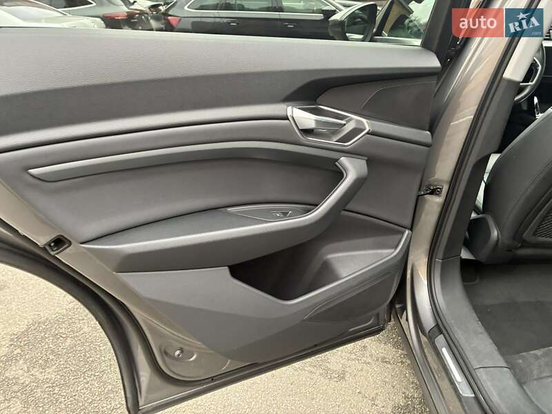 Позашляховик / Кросовер Audi e-tron 2022 в Києві