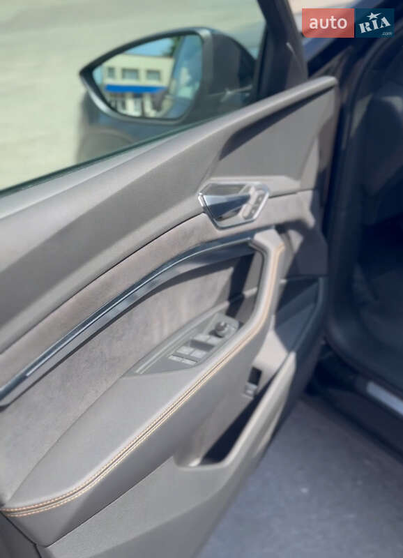 Позашляховик / Кросовер Audi e-tron 2022 в Києві