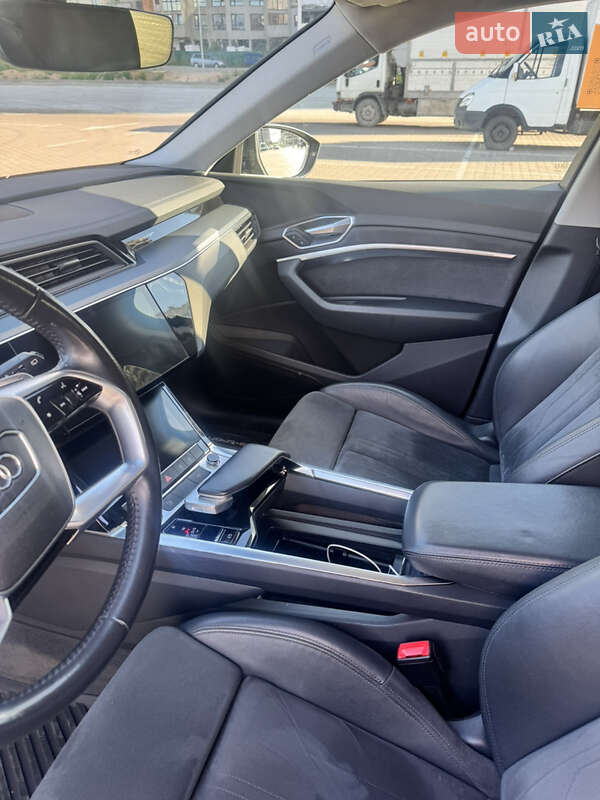 Позашляховик / Кросовер Audi e-tron 2020 в Києві фото 8 Позашляховик / Кросовер Audi e-tron 2020 в Києві