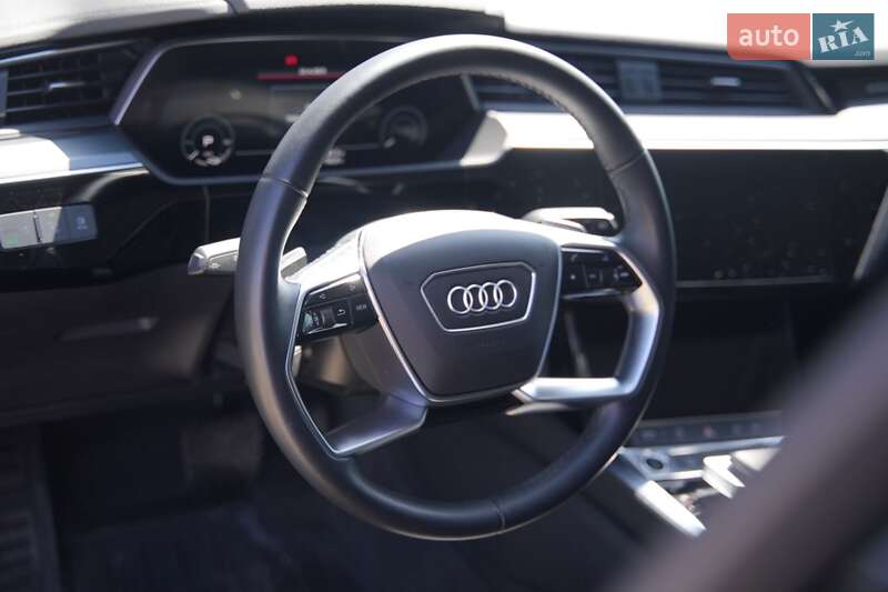 Внедорожник / Кроссовер Audi e-tron 2022 в Дубно