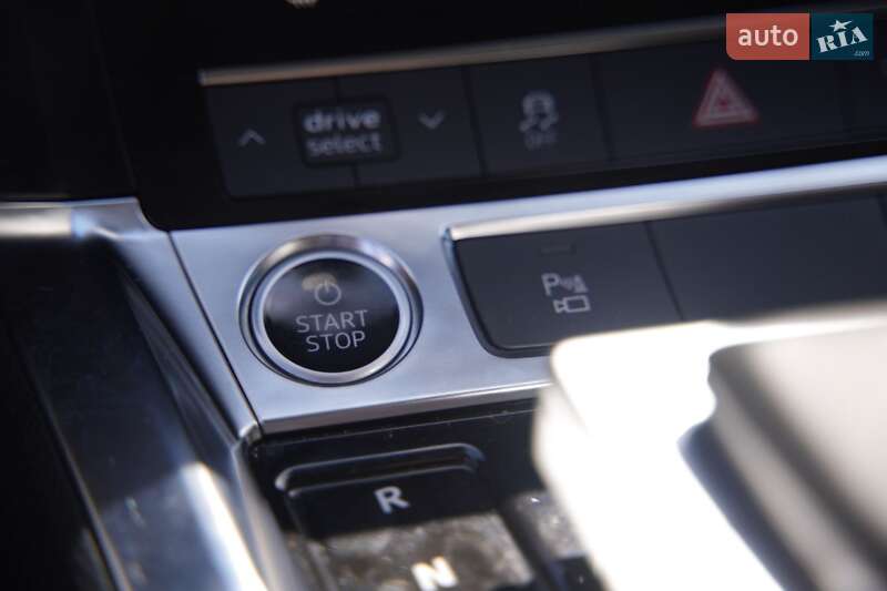 Внедорожник / Кроссовер Audi e-tron 2022 в Дубно