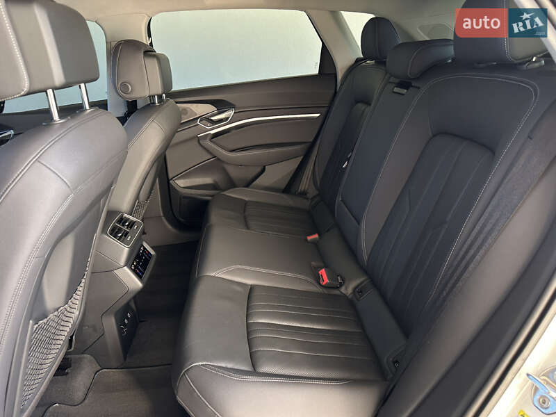 Позашляховик / Кросовер Audi e-tron 2019 в Ужгороді