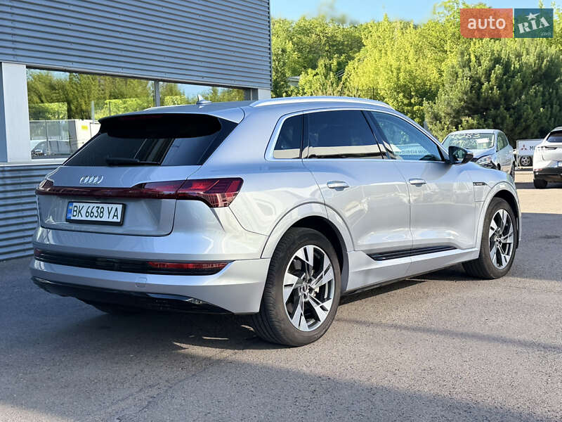 Внедорожник / Кроссовер Audi e-tron 2022 в Ровно