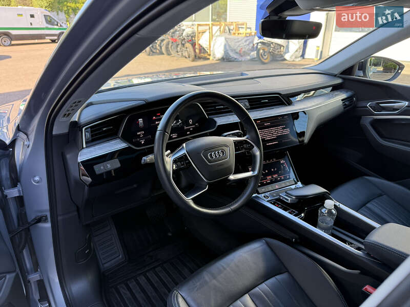 Внедорожник / Кроссовер Audi e-tron 2022 в Ровно