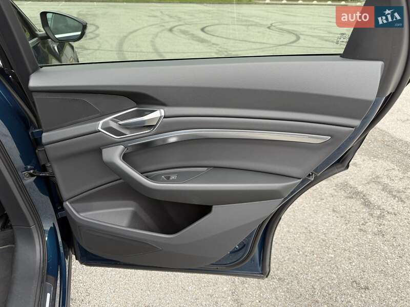 Позашляховик / Кросовер Audi e-tron 2021 в Києві фото 34 Позашляховик / Кросовер Audi e-tron 2021 в Києві